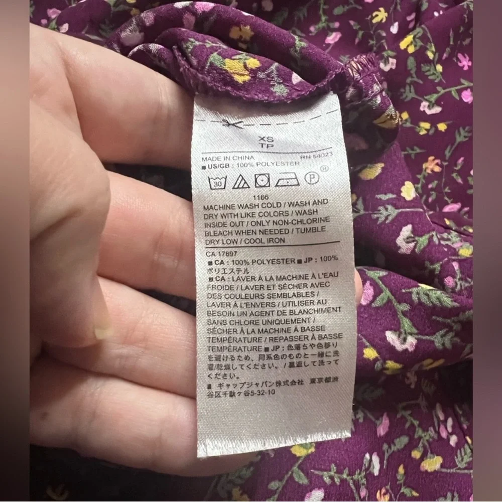 Banana Republic - Tie-Neck Blouse in Berry Wine - Size XS - Picture 6 of 7